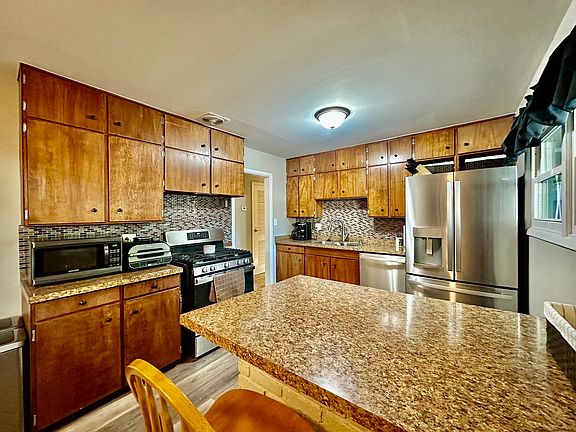 5th image of 321 Tilton Park Dr