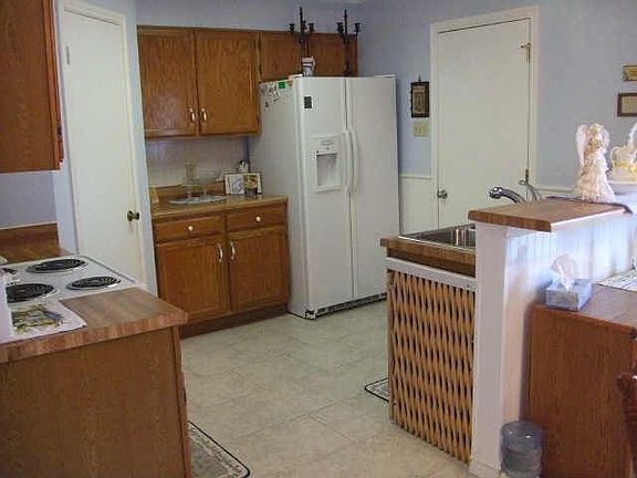5th image of 518 E Stone Cir