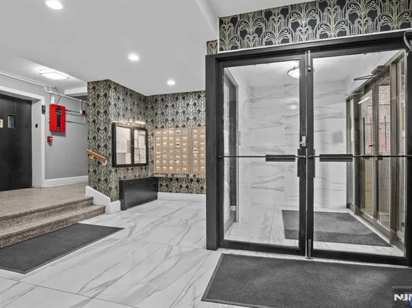 165 Vroom St, Jersey City, NJ 07306