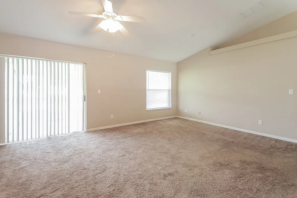 3 bed, 2.0 bath, 1204 sqft, $2,065 — Photo 2