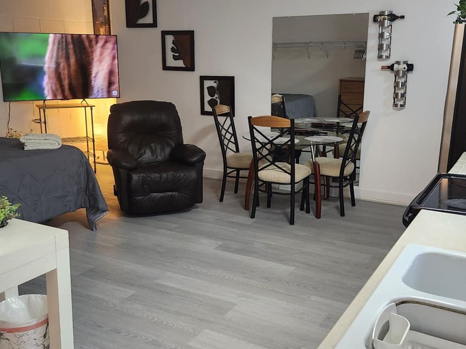 1st image of 6482 Friendship Dr