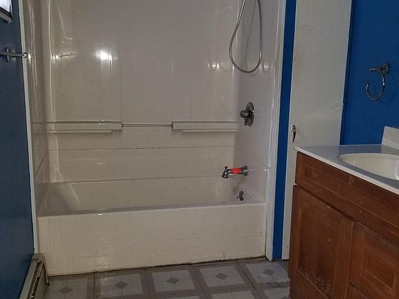 5th image of 415 N Houghton Ave