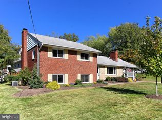 6414 Carolyn Dr, Falls Church, VA 22044