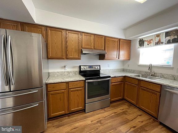3rd image of 9922 Grapewood Ct