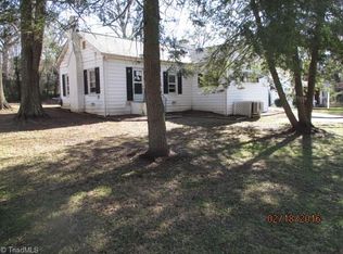 910 Galloway St, Eden, NC 27288