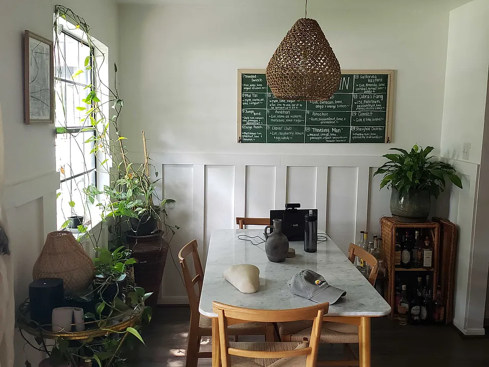 View of the dining room. Great lighting and a cozy atmosphere.