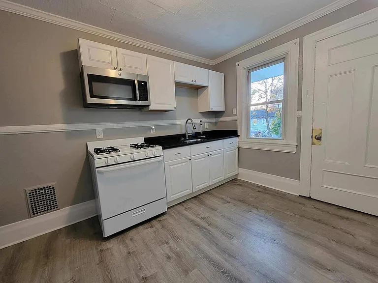 733 South Ave — Photo 2