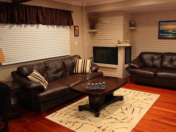 3rd image of 1133 W Drummond Pl #1A