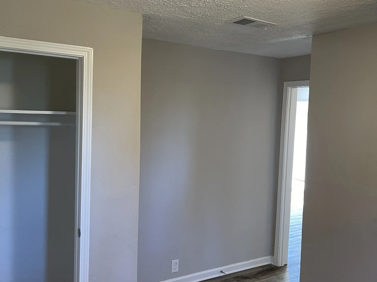 865 Fox St — Photo 3