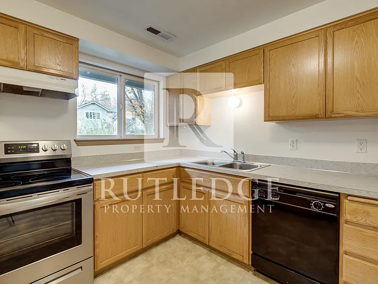 120 Mallory Ln — Photo 16