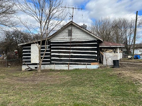 4th image of 840 W Millpond St