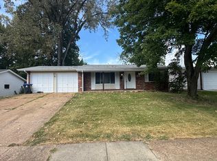 1265 Saint Anthony Ln, Florissant, MO 63033