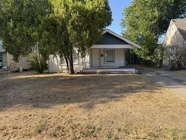 1706 McGregor Ave — Photo 1