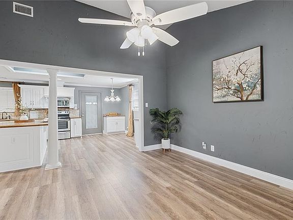 3rd image of 36 Ridgeview Dr