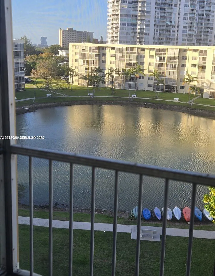 Point East Sec Iii Condo — Photo 3