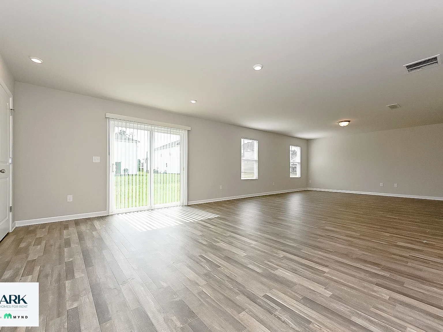 4 bed, 3.0 bath, 2376 sqft, $2,199 — Photo 2