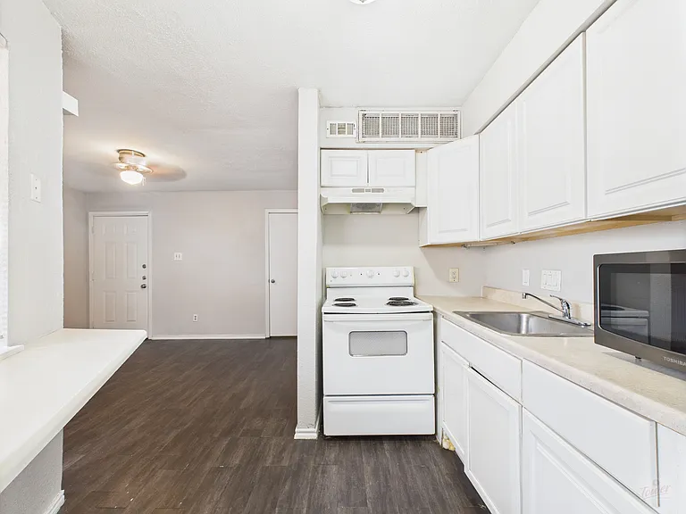 1840 Burton Dr #141 — Photo 10