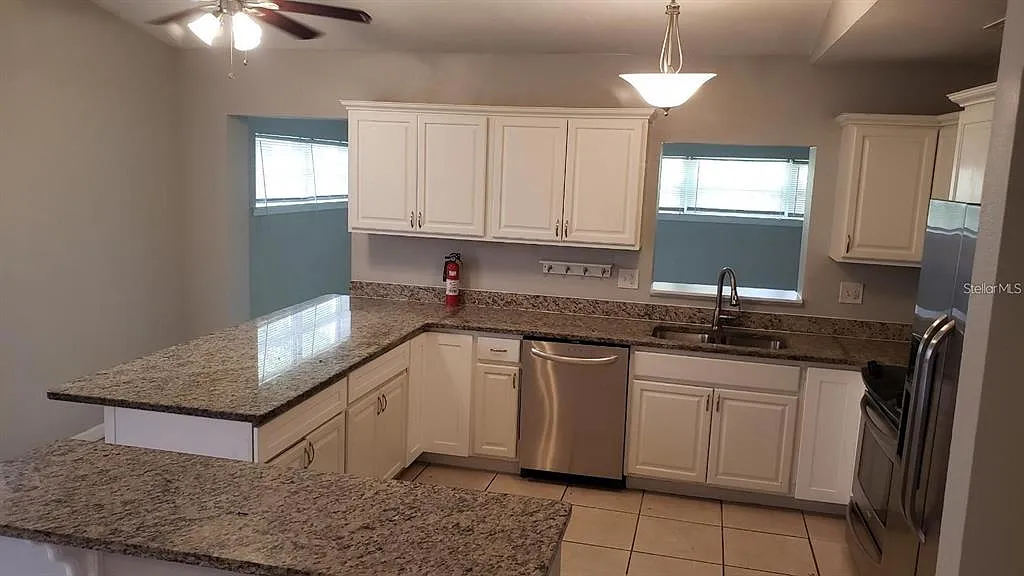 4 bed, 2.0 bath, 1701 sqft, $2,250 — Photo 4