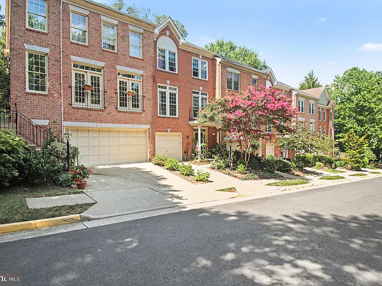 1305 Sundial Dr — Photo 2