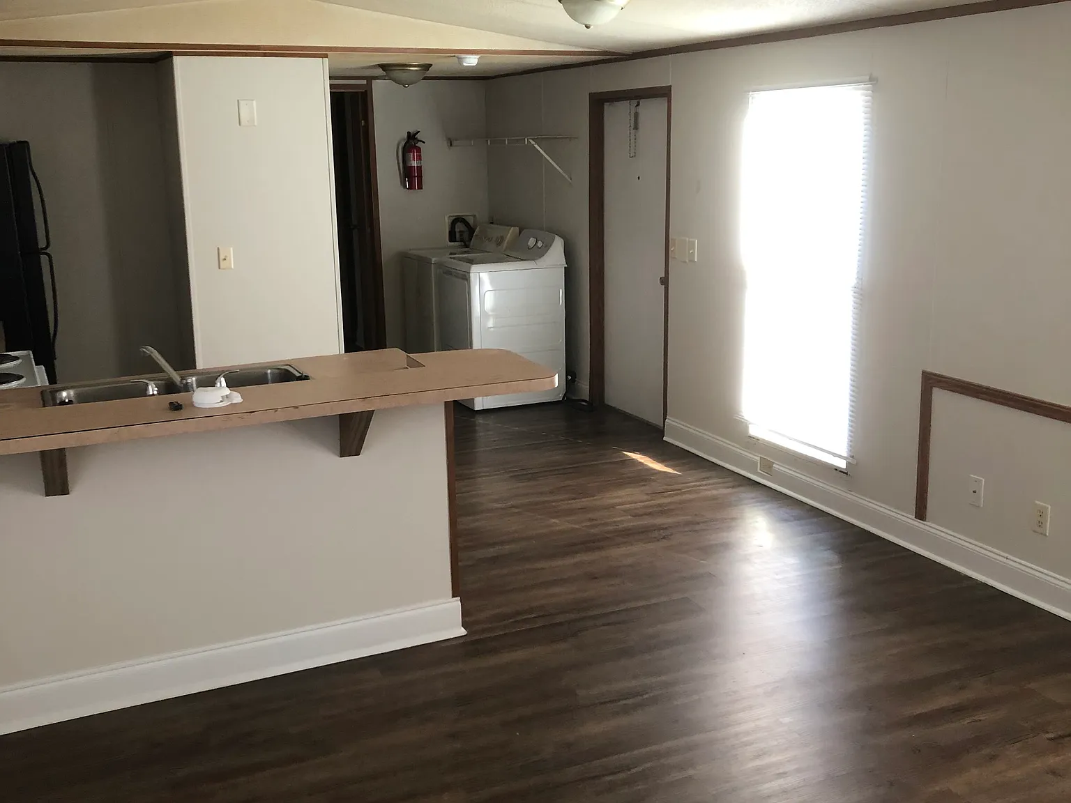 296 Tobacco Rd — Photo 2