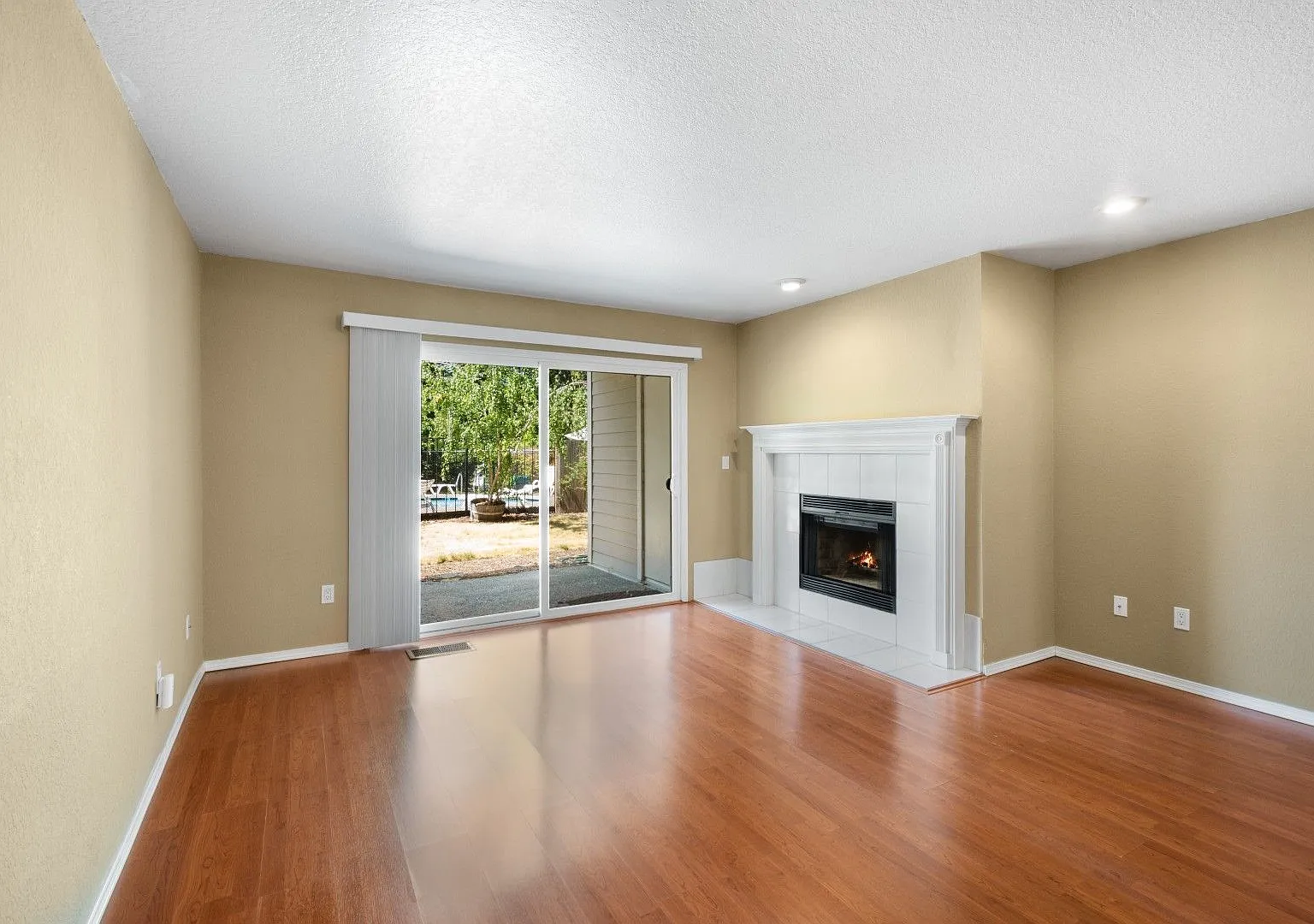 2bd/1.75ba Bellevue Condo — Photo 3