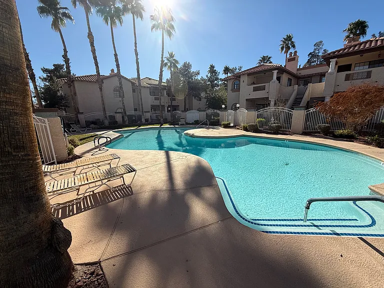 1409 Santa Margarita St — Photo 14