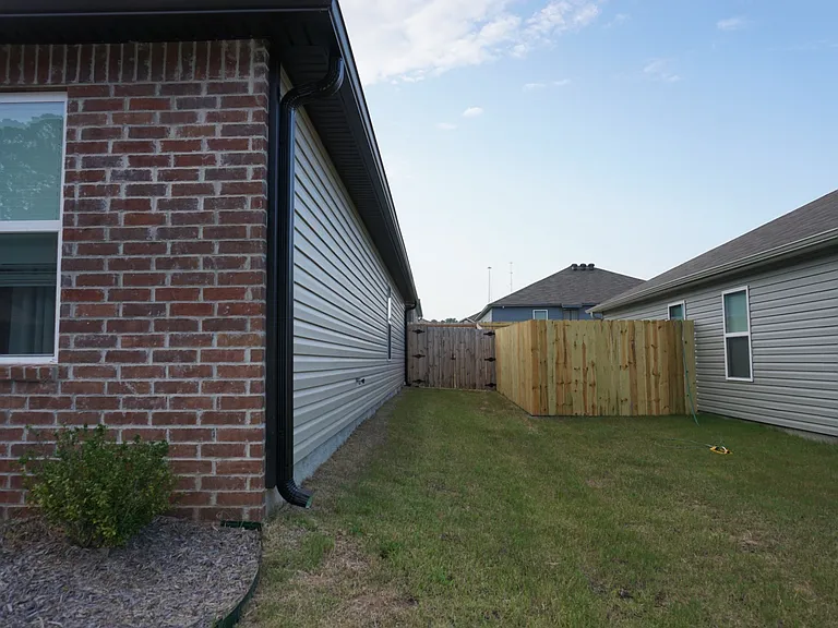 1487 Meadows Dr — Photo 4