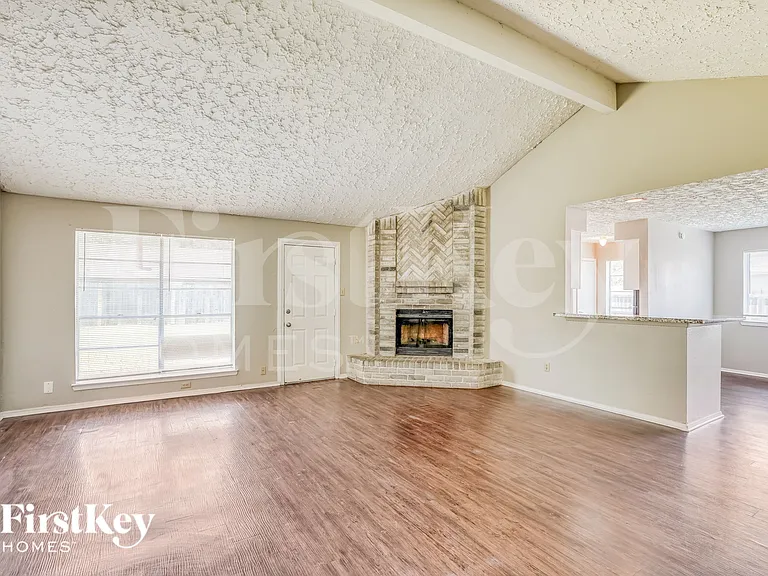 15706 Tammany Ln — Photo 3