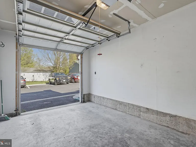 8923 Quarry Rd — Photo 44