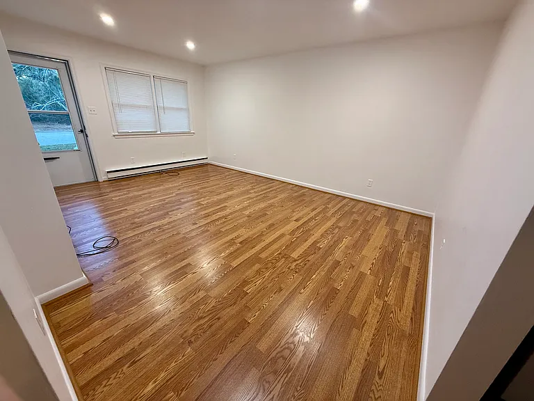 Unfurnished Living Room