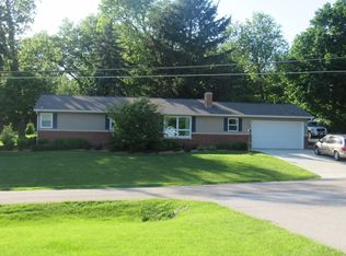 305 Shady Ln, Eureka, IL 61530