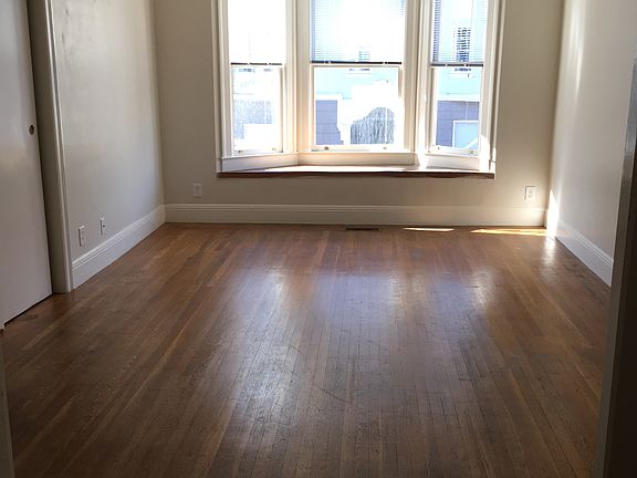 LR/BR bay window with bench