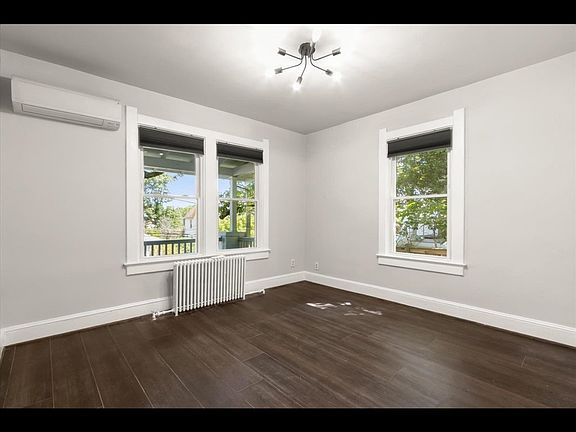 3rd image of 1405 Newton St NE