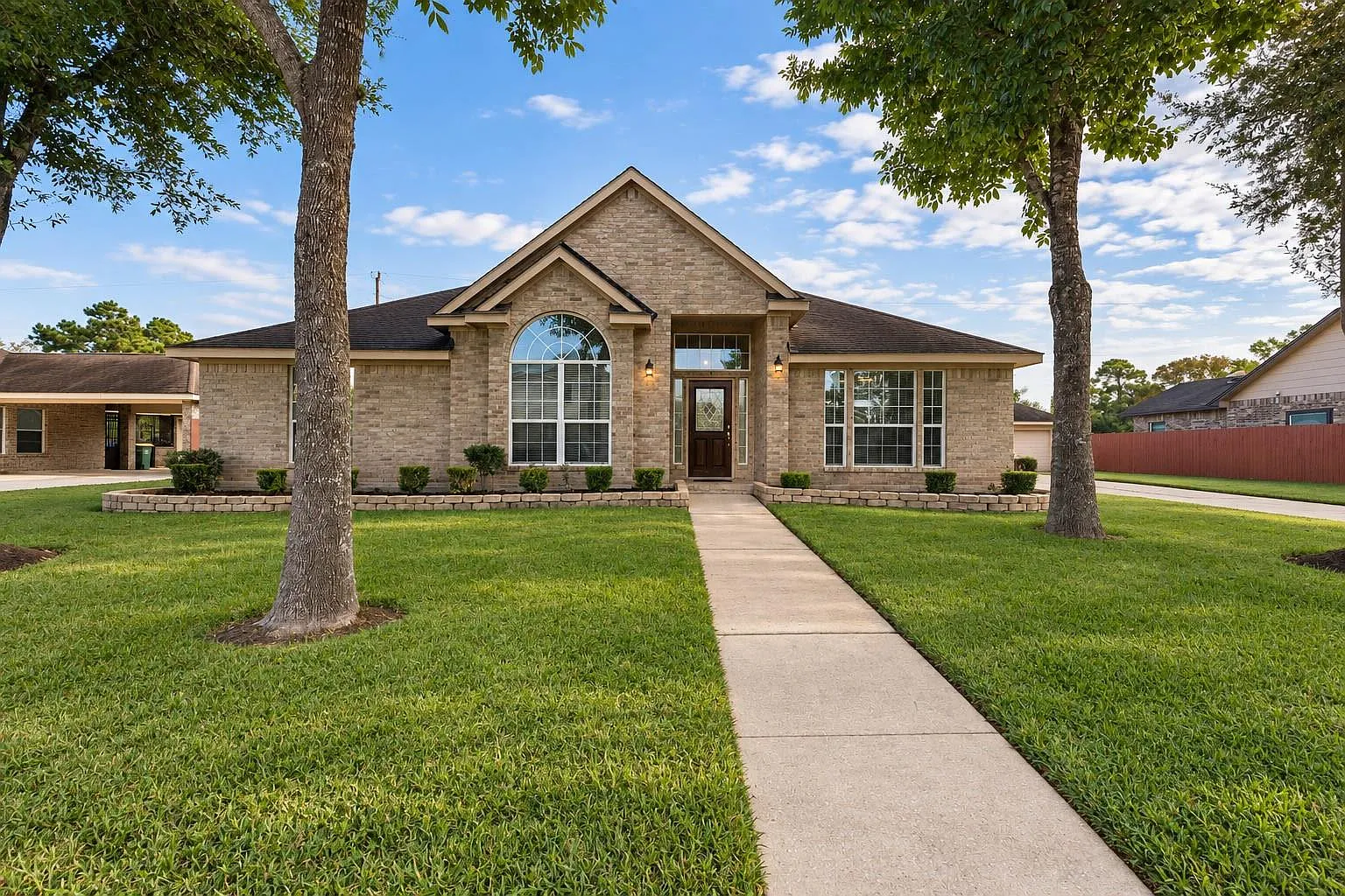 4 bed, 2.0 bath, 2653 sqft, $2,900 — Photo 1