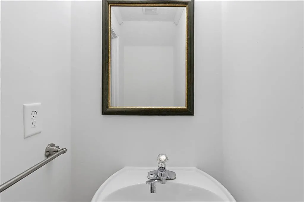 3 bed, 2.5 bath, 1772 sqft, $2,200 — Photo 4