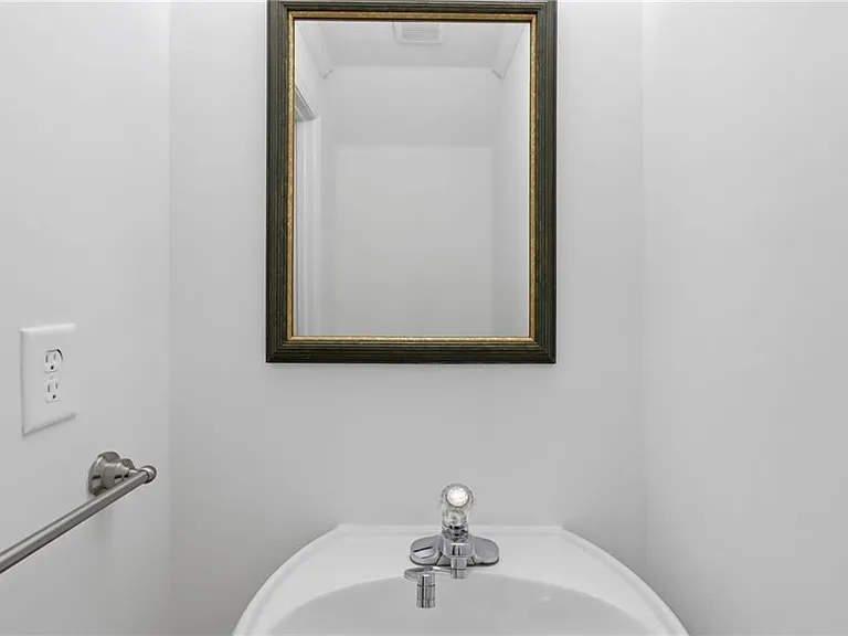 2915 Greyhawk Ln — Photo 4