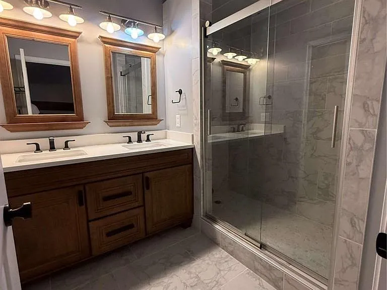210 Walker St SW #8 — Photo 16