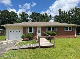 1201 Cherry Tree Dr, New Bern, NC 28562