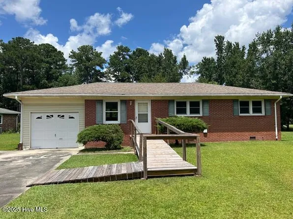 1201 Cherry Tree Drive, New Bern, NC 28562