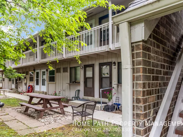 3515 E Tesch Ave #21, Saint Francis, WI 53235