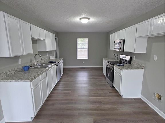 4th image of 274 Chesterton Drive