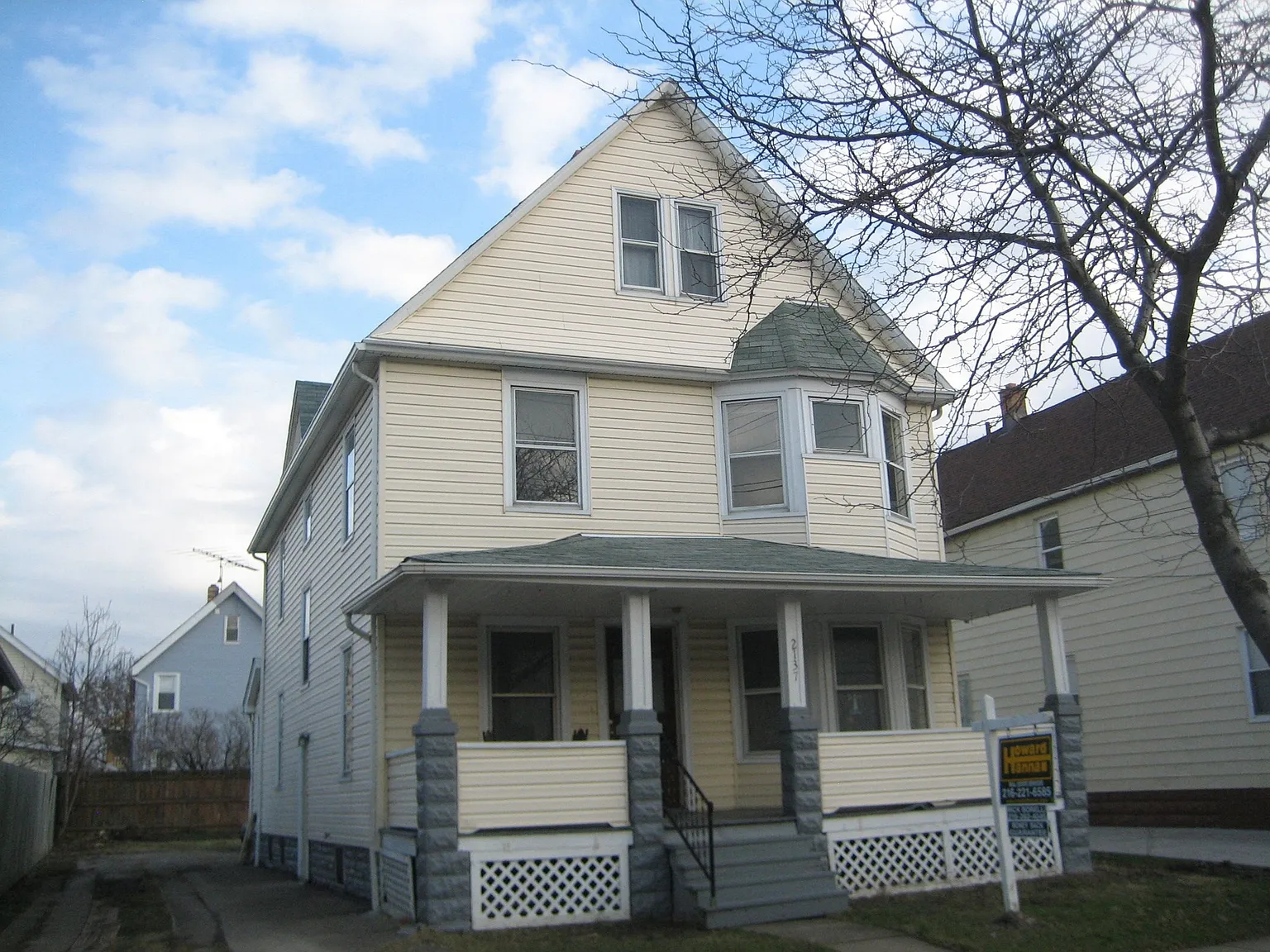 2137 Halstead Ave photo 1