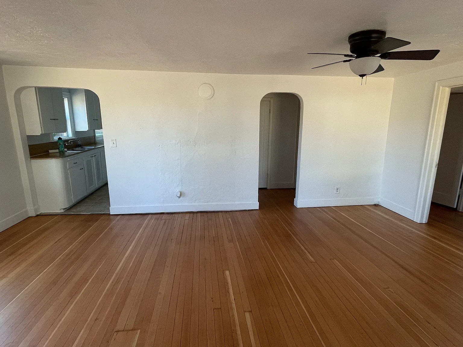 3 bed, 1380 sqft, $2,000 — Photo 2