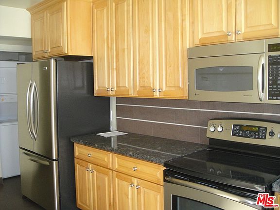 4th image of 415 N Palm Dr APT 302