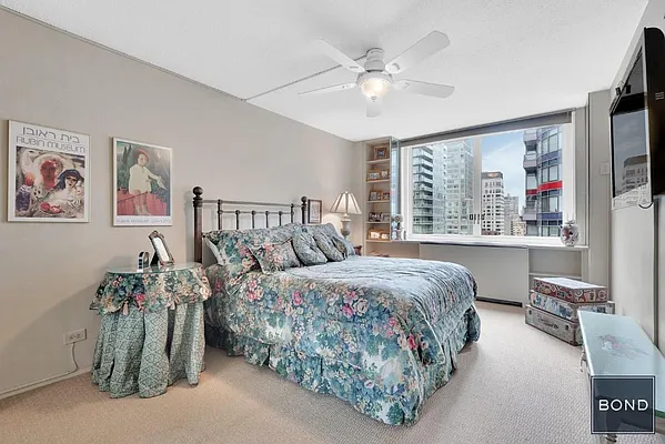 Sold by Bond New York | media 13