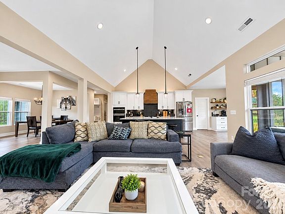 5th image of 501 Edmunds Ln