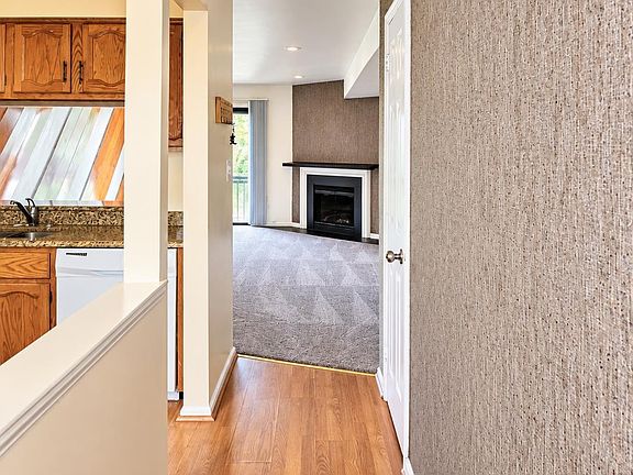 4th image of 107 Woodbridge Commons Way