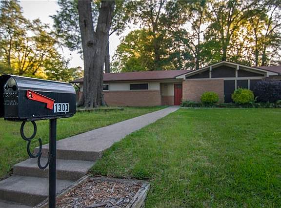 3rd image of 1303 Willow Oak Dr