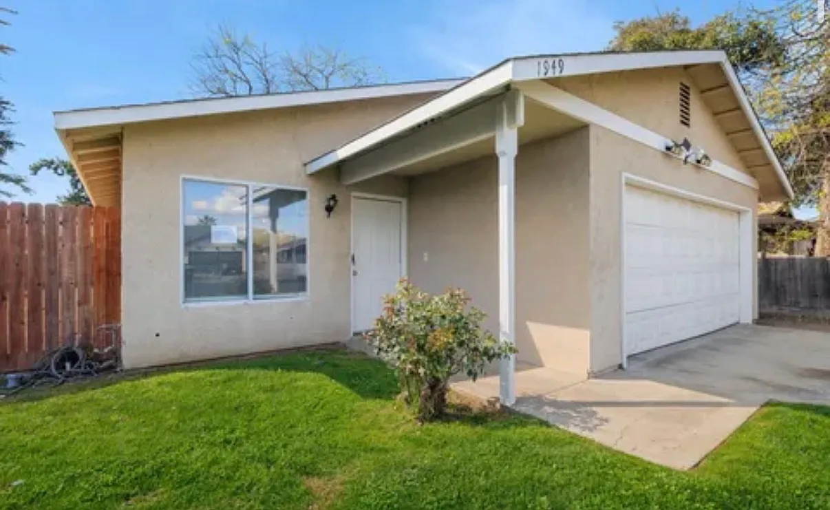 3 bed, 1008 sqft, $2,300 — Photo 2