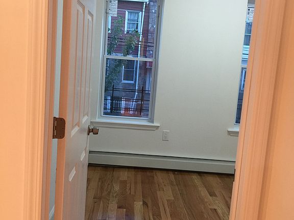 5th image of 823 E 220th St